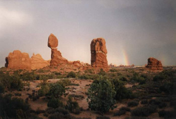 Arches2.jpg (25675 bytes)