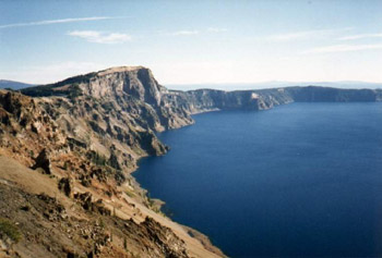 CraterLake2.jpg (29267 bytes)